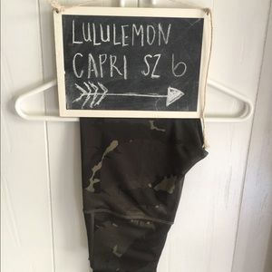 Camo/Leaf Print Lululemon Capris🖤